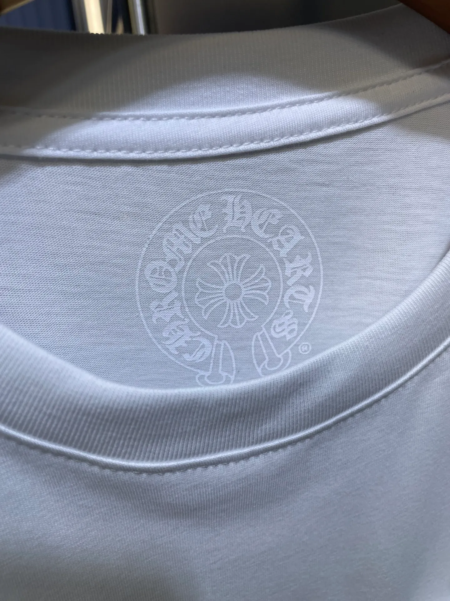 🅿️260 chrome hearts 🌟【Top replica】Shadow cross short-sleeved craftsmanship description: The fabric is made of 26-woven 200g cotton, and the printing is hand-printed with glue. The overall routing is straight and delicate, the fabric is comfortable and soft, and the color is consistent without color difference. It can be matched with the same style to create a fashionable look and control various occasions. Customized accessories, complete three labels, same style for men and women! ⚠️ Color: white black size: sml